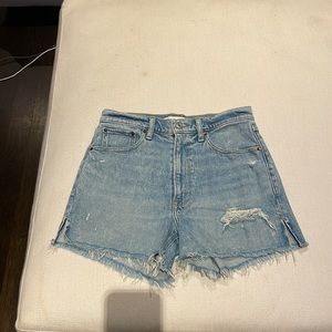Abercrombie & Fitch The 4” Mom Short High Rise